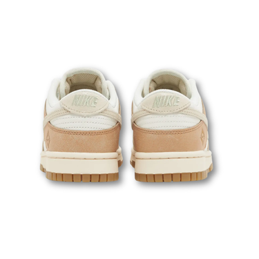 Nike Dunk Low SE Australia (Women's)