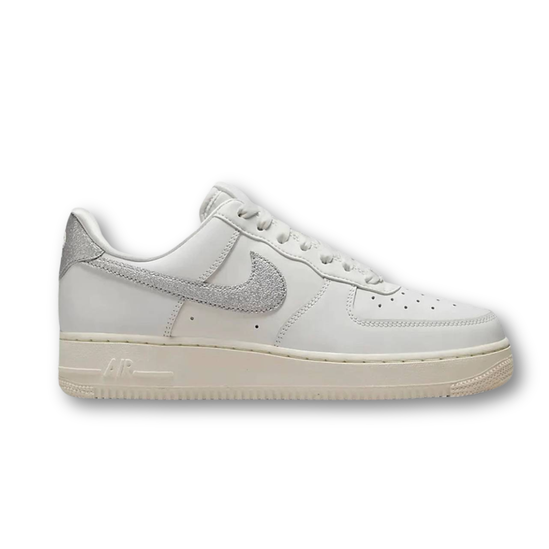 Nike Air Force 1 '07 Summit White Sail White Metallic Silver